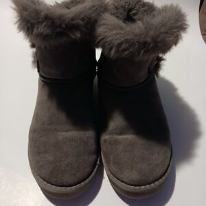 Cozy Ladies  Gray Fur-Lined Boots. Ciara Style. Size 8